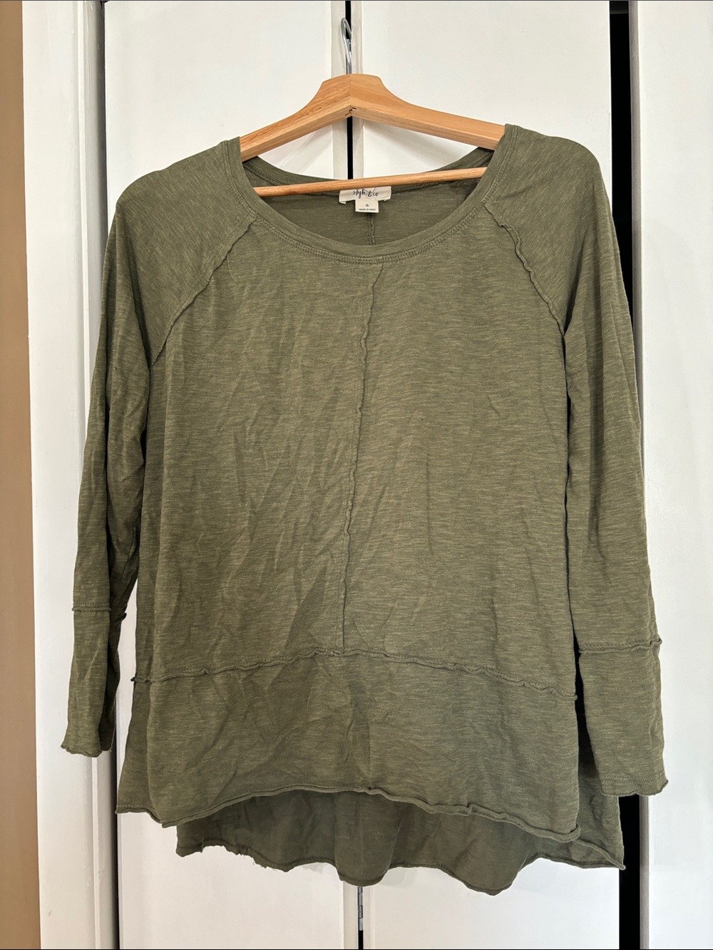 Style & com Lightweight Olive Green Long Sleeve Women's Top